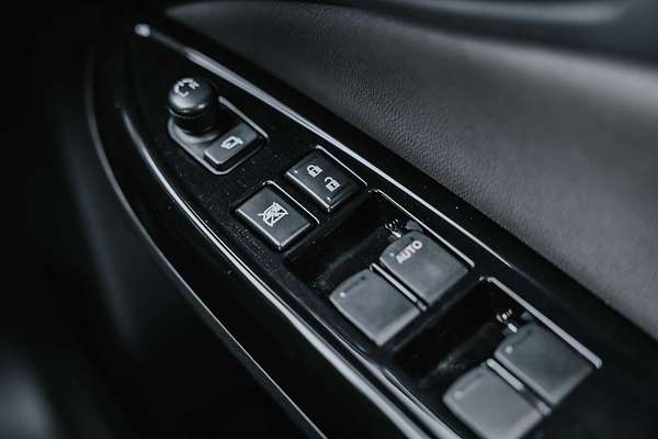 2025 Suzuki Swift Hybrid Plus UZ