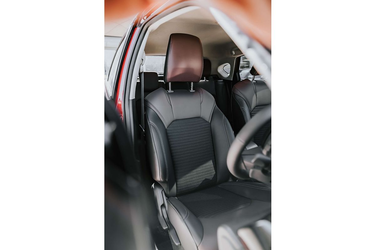 2025 Suzuki Swift Hybrid Plus UZ