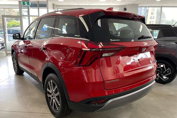 2025 Mahindra XUV700 AX7L