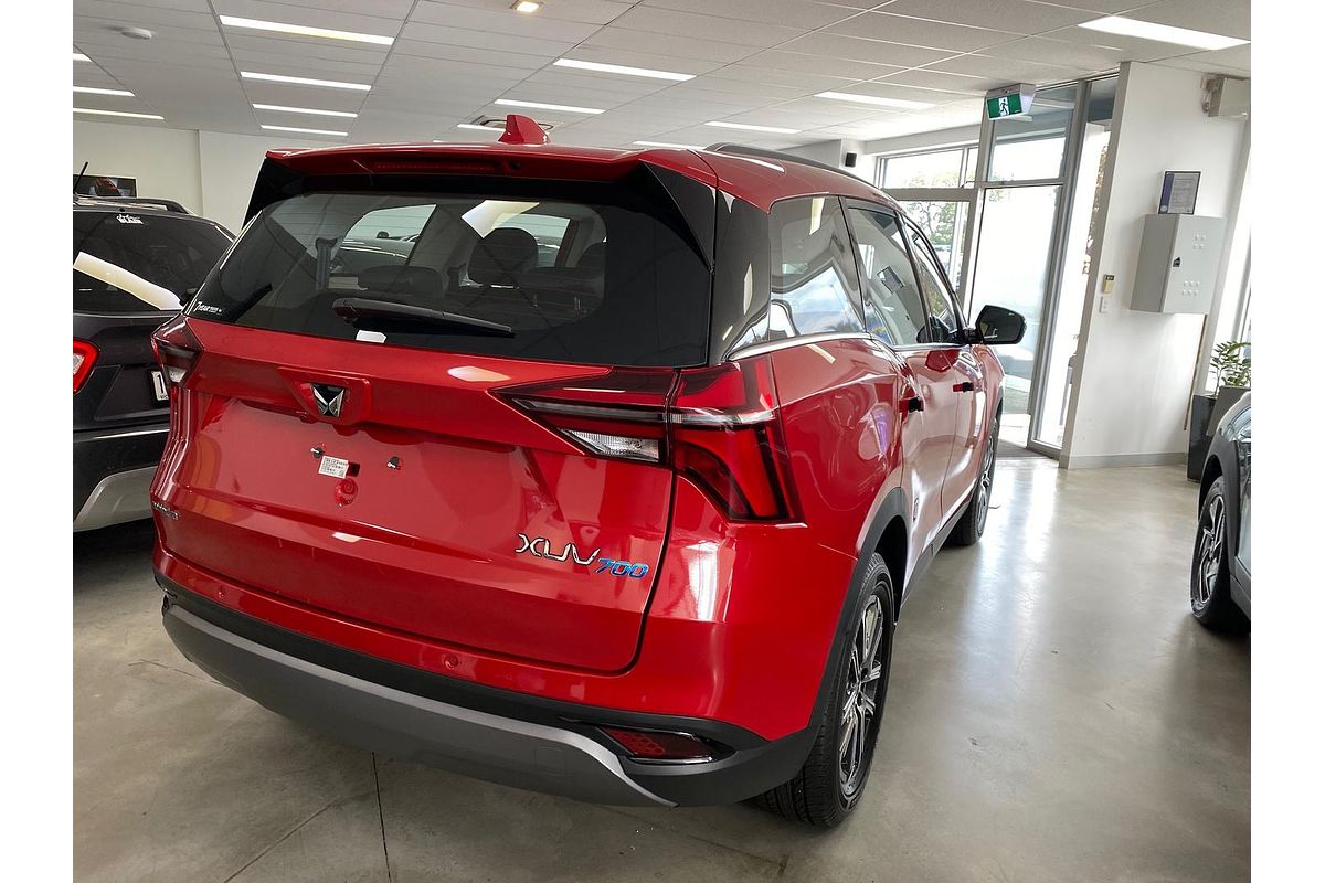 2025 Mahindra XUV700 AX7L
