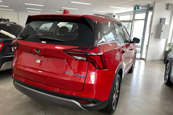 2025 Mahindra XUV700 AX7L