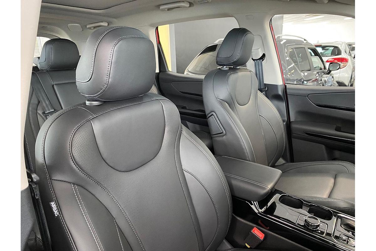 2025 Mahindra XUV700 AX7L