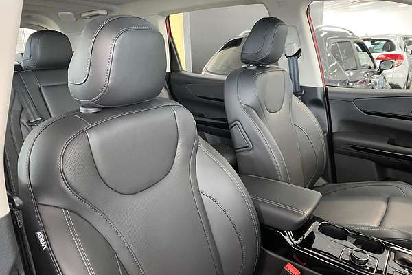 2025 Mahindra XUV700 AX7L