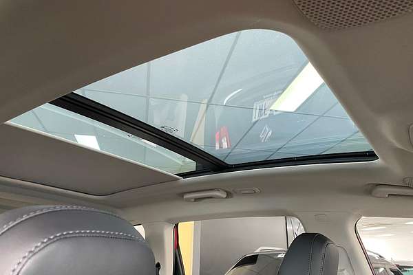 2025 Mahindra XUV700 AX7L