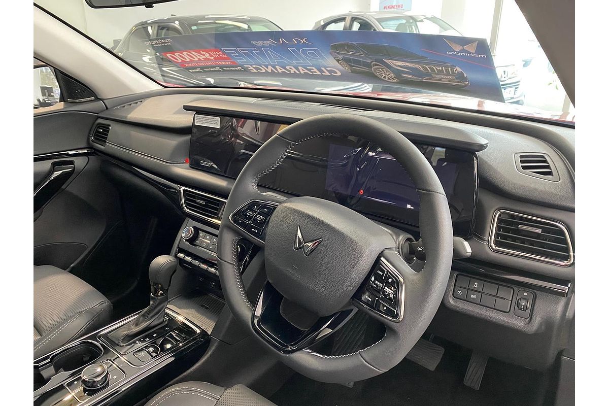 2025 Mahindra XUV700 AX7L