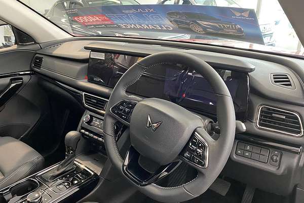 2025 Mahindra XUV700 AX7L