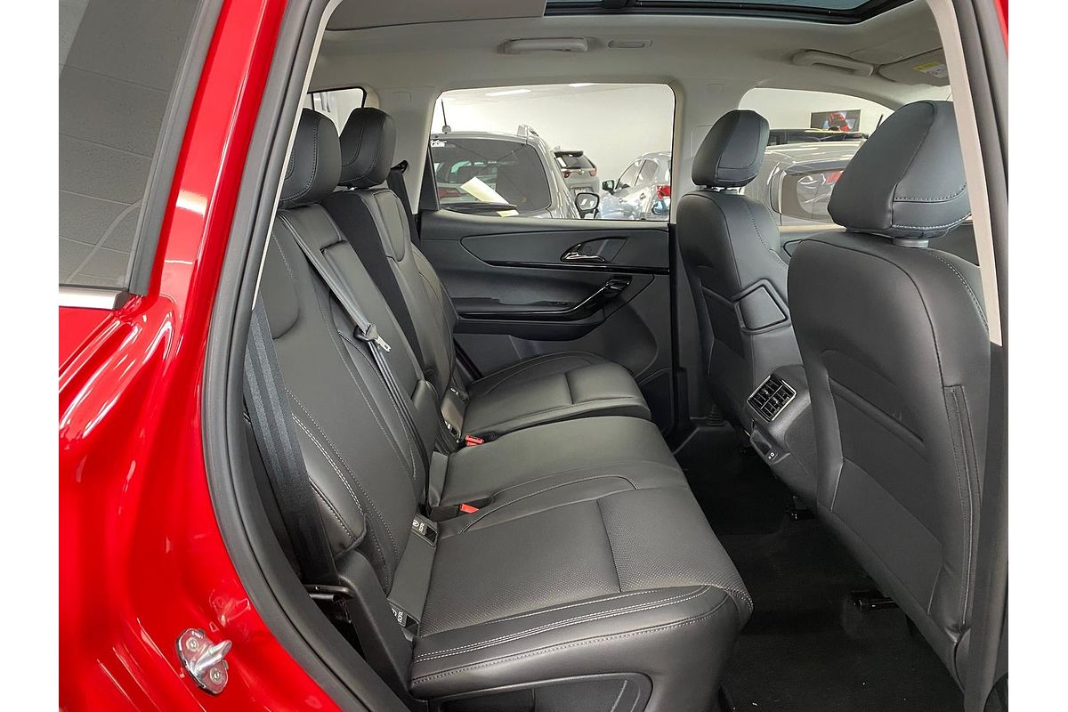 2025 Mahindra XUV700 AX7L