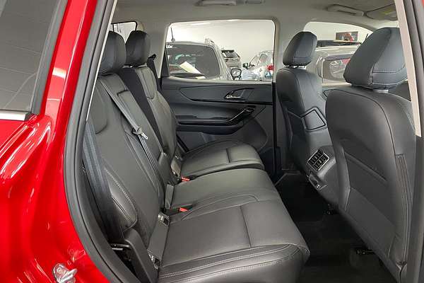 2025 Mahindra XUV700 AX7L