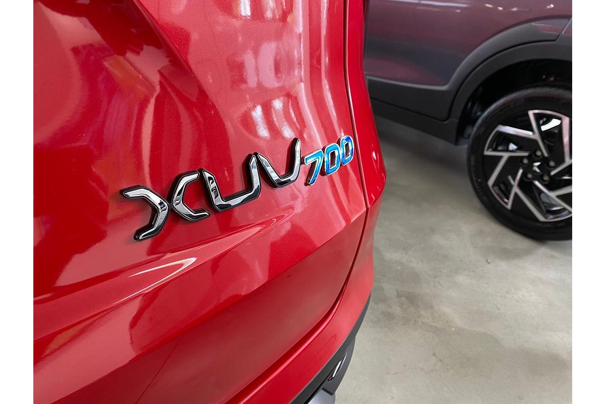 2025 Mahindra XUV700 AX7L