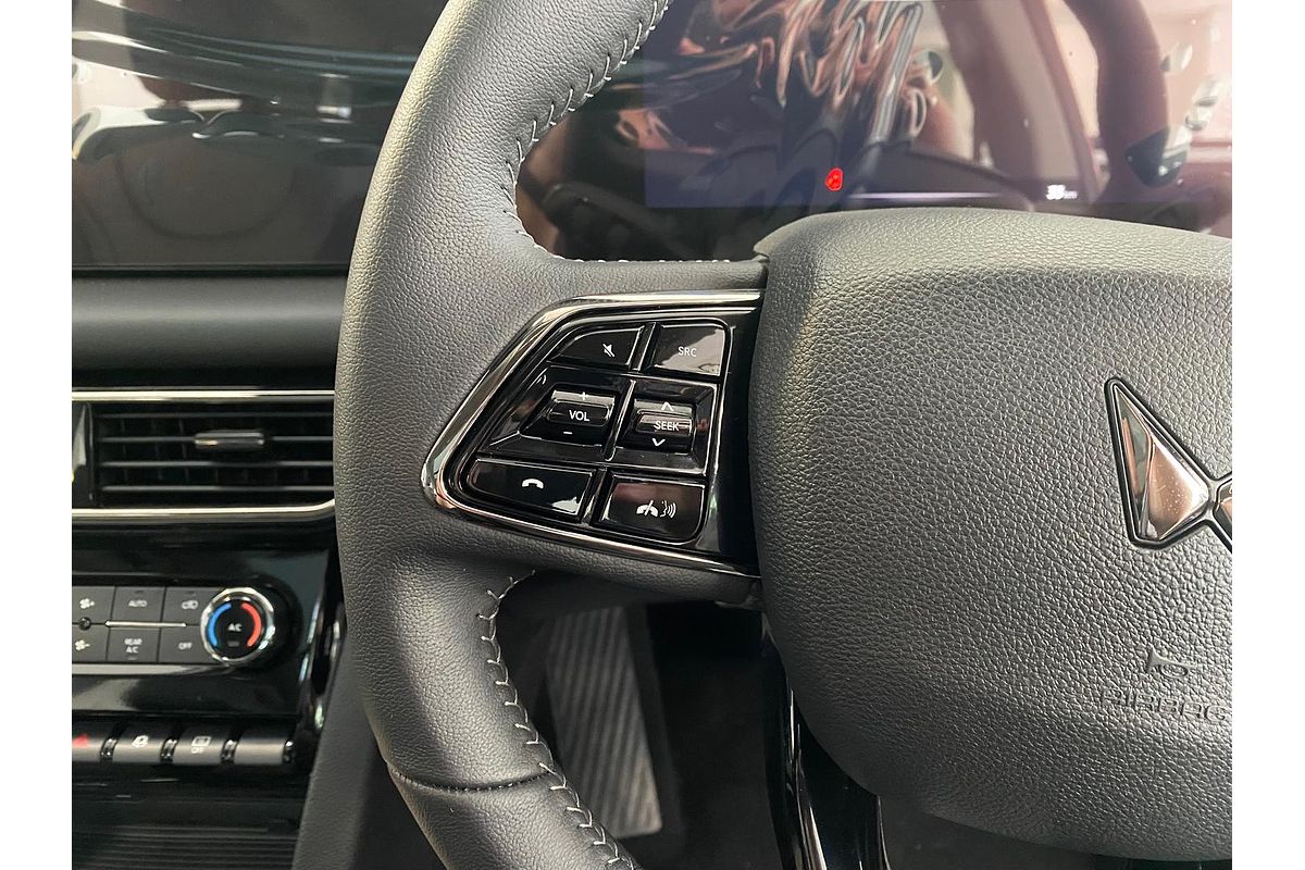 2025 Mahindra XUV700 AX7L