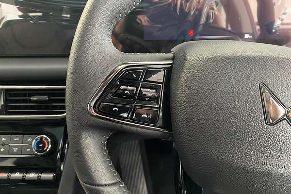 2025 Mahindra XUV700 AX7L