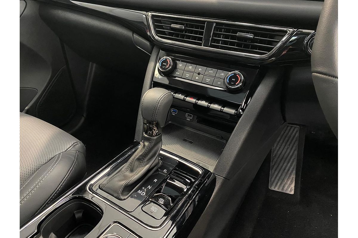 2025 Mahindra XUV700 AX7L