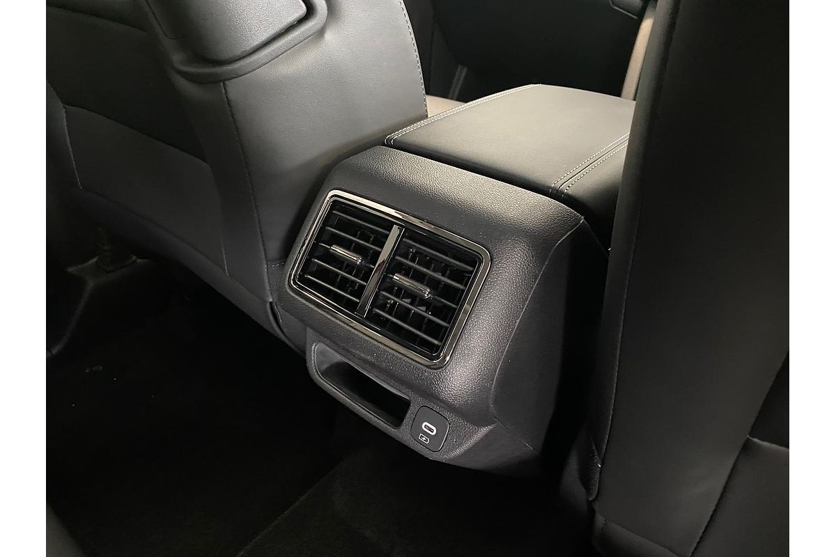 2025 Mahindra XUV700 AX7L