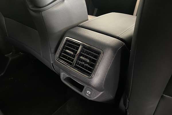 2025 Mahindra XUV700 AX7L