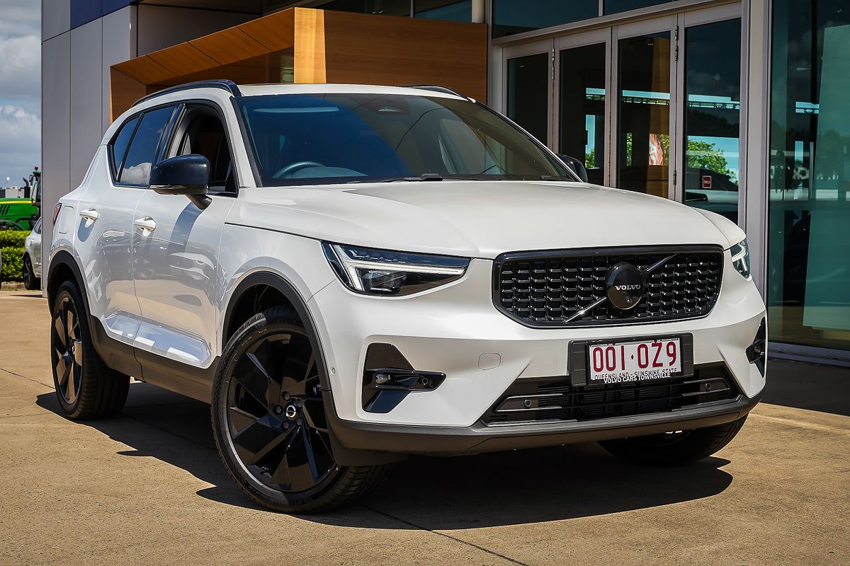 2025 Volvo XC40 Black Edition