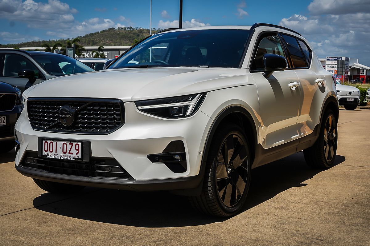 2025 Volvo XC40 Black Edition