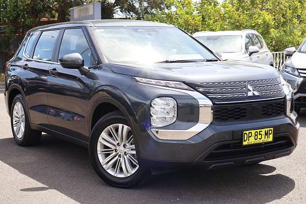 2023 Mitsubishi Outlander ES ZM