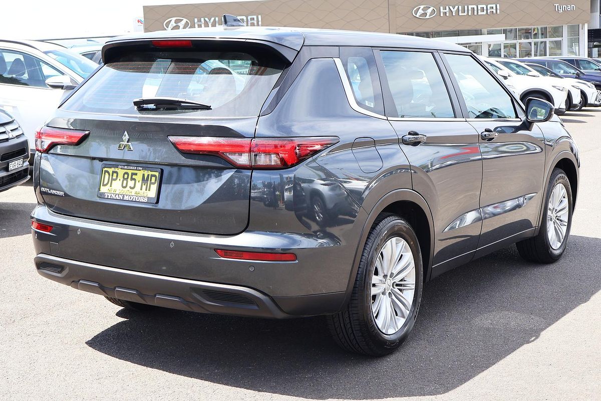2023 Mitsubishi Outlander ES ZM