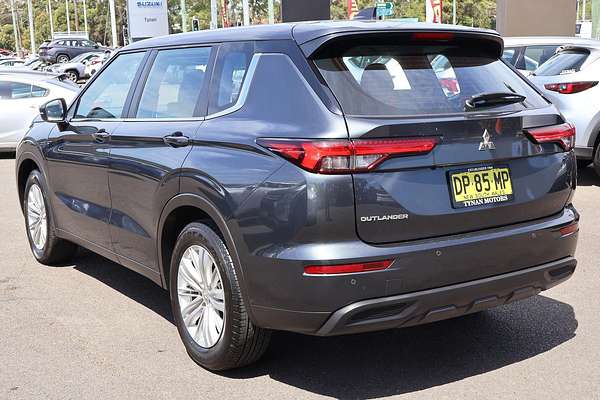 2023 Mitsubishi Outlander ES ZM