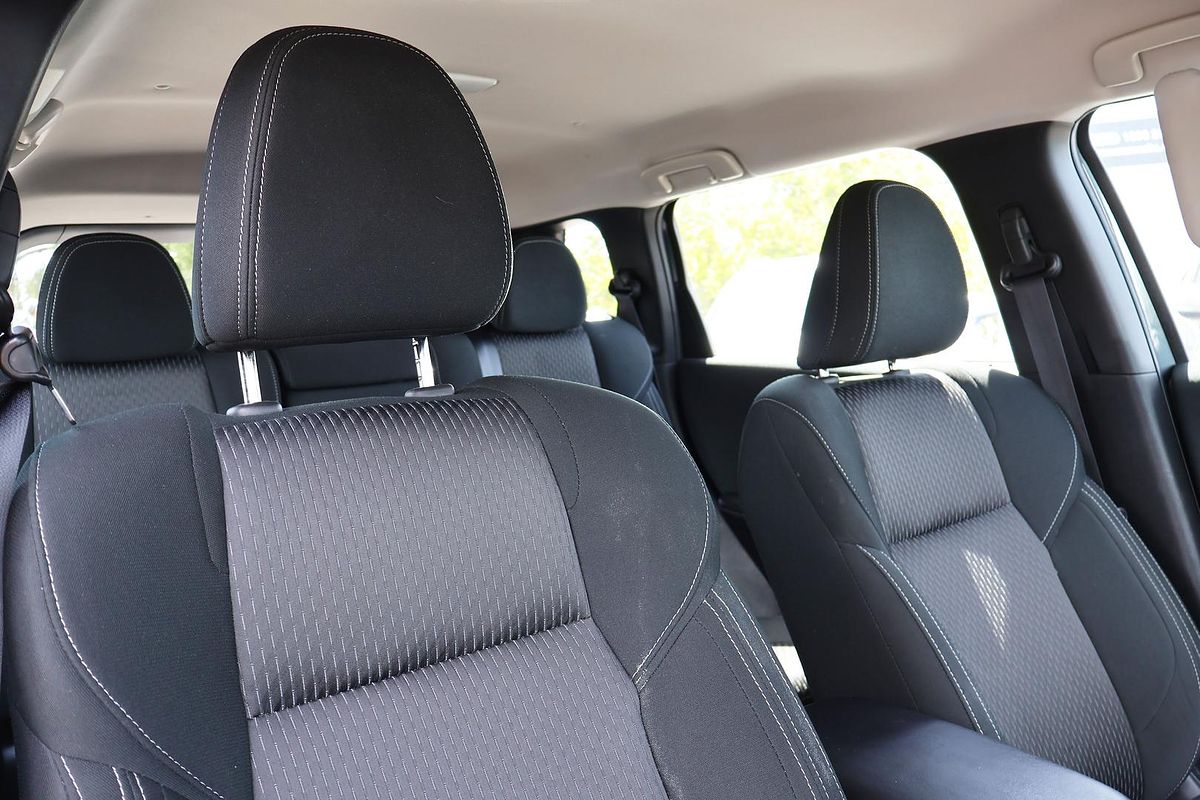 2023 Mitsubishi Outlander ES ZM