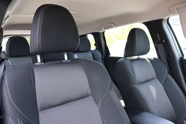 2023 Mitsubishi Outlander ES ZM