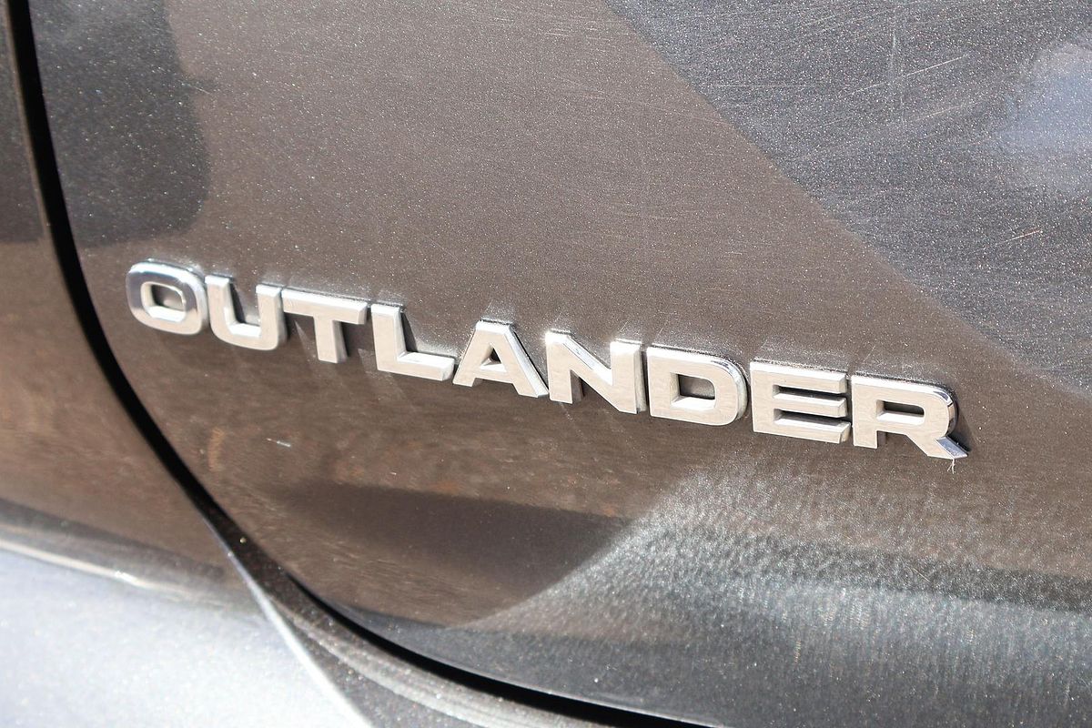 2023 Mitsubishi Outlander ES ZM