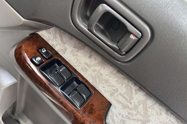 1999 Nissan Safari 4WD Grand Road