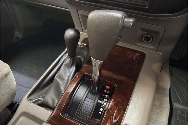 1999 Nissan Safari 4WD Grand Road