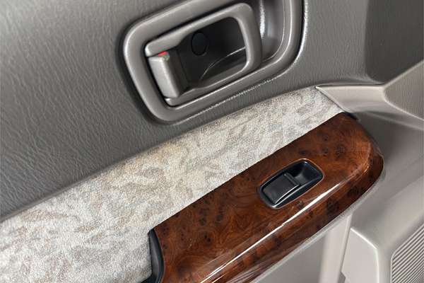 1999 Nissan Safari 4WD Grand Road