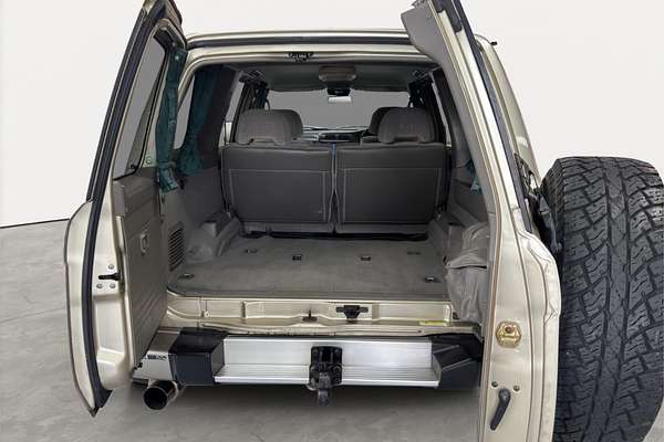 1999 Nissan Safari 4WD Grand Road