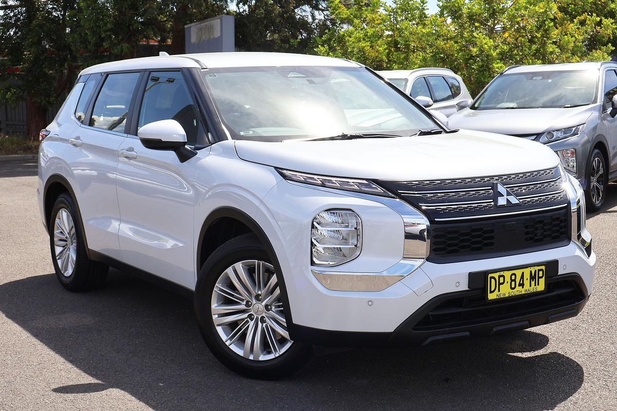 2023 Mitsubishi Outlander ES ZM