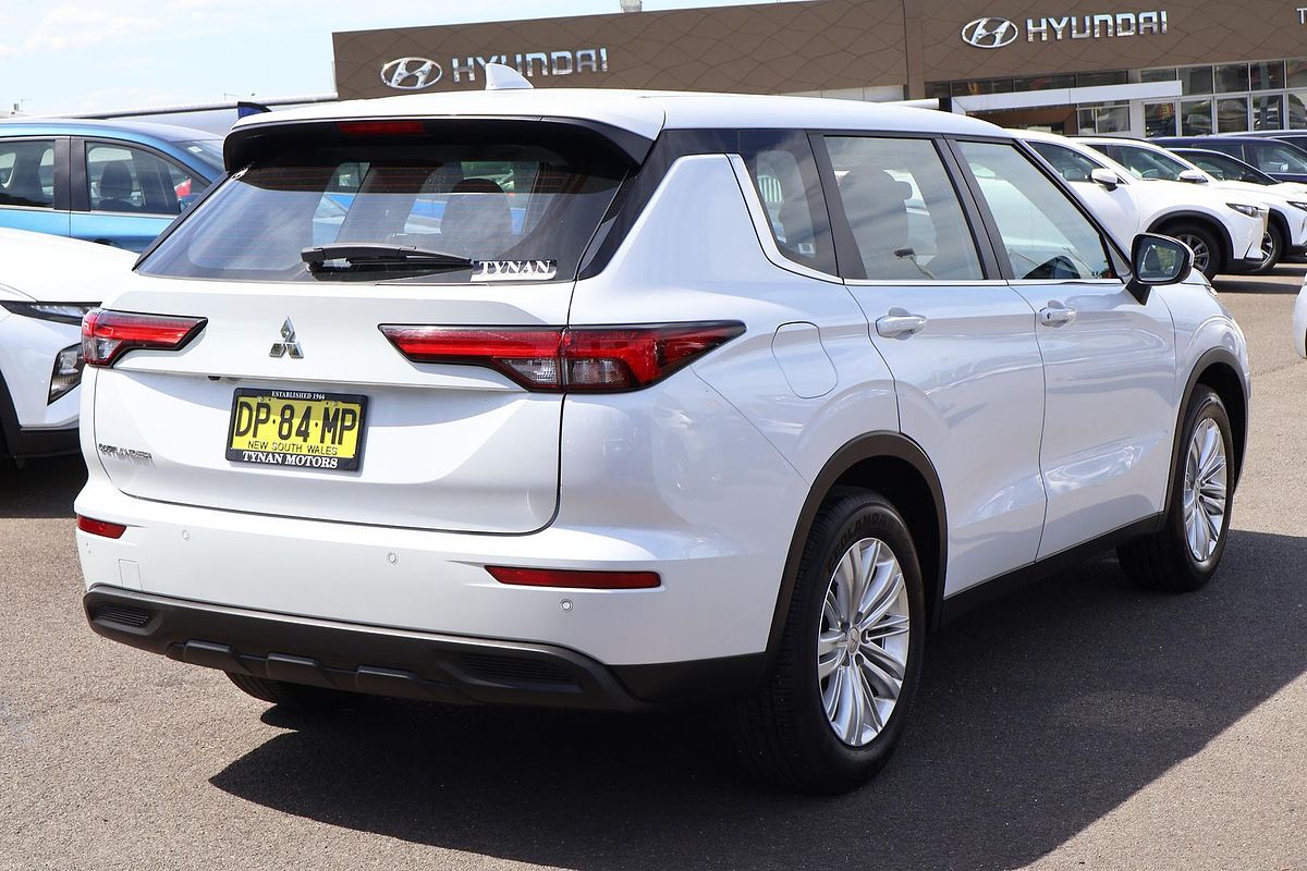 2023 Mitsubishi Outlander ES ZM