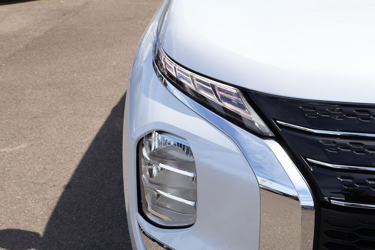 2023 Mitsubishi Outlander ES ZM