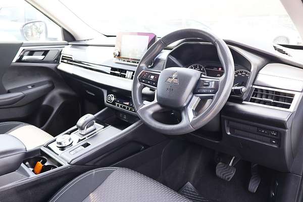 2023 Mitsubishi Outlander ES ZM