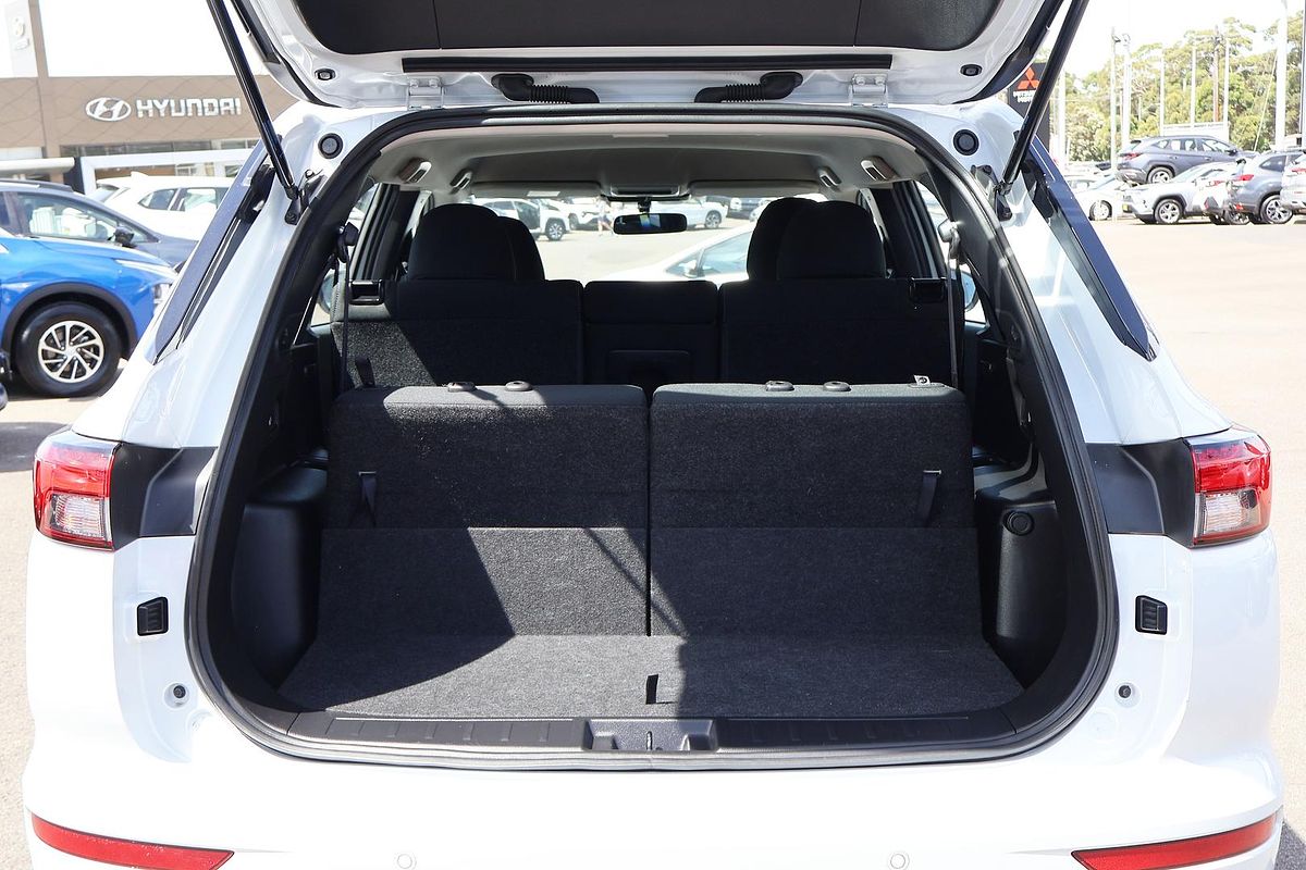 2023 Mitsubishi Outlander ES ZM