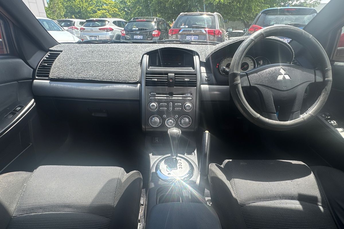 2007 Mitsubishi 380 SX DB Series III