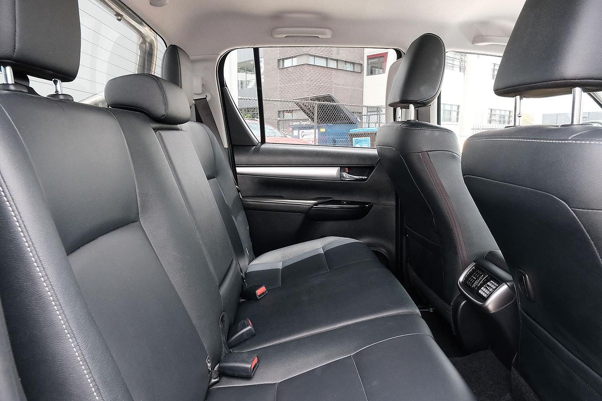 2019 Toyota Hilux SR5 GUN126R