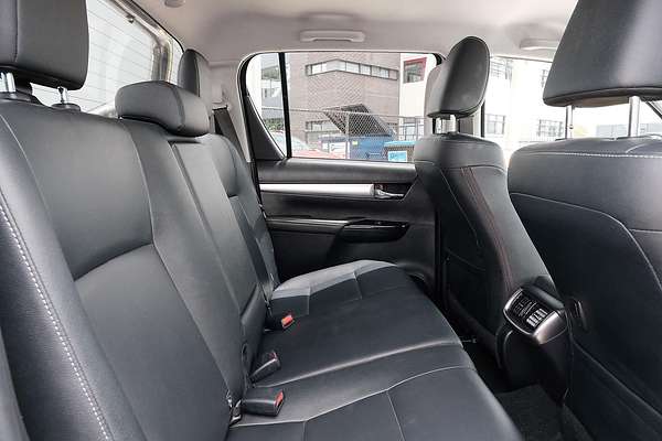 2019 Toyota Hilux SR5 GUN126R