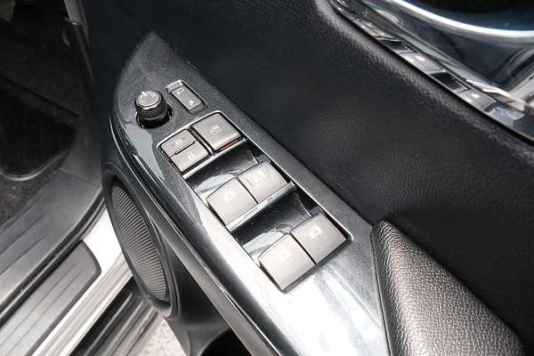 2019 Toyota Hilux SR5 GUN126R