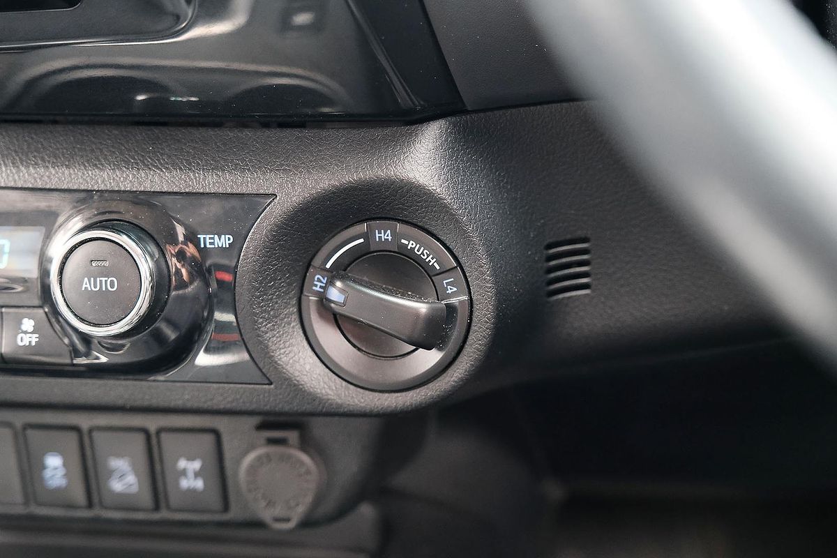 2019 Toyota Hilux SR5 GUN126R