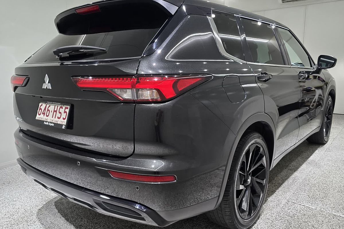 2023 Mitsubishi Outlander LS Black Edition ZM