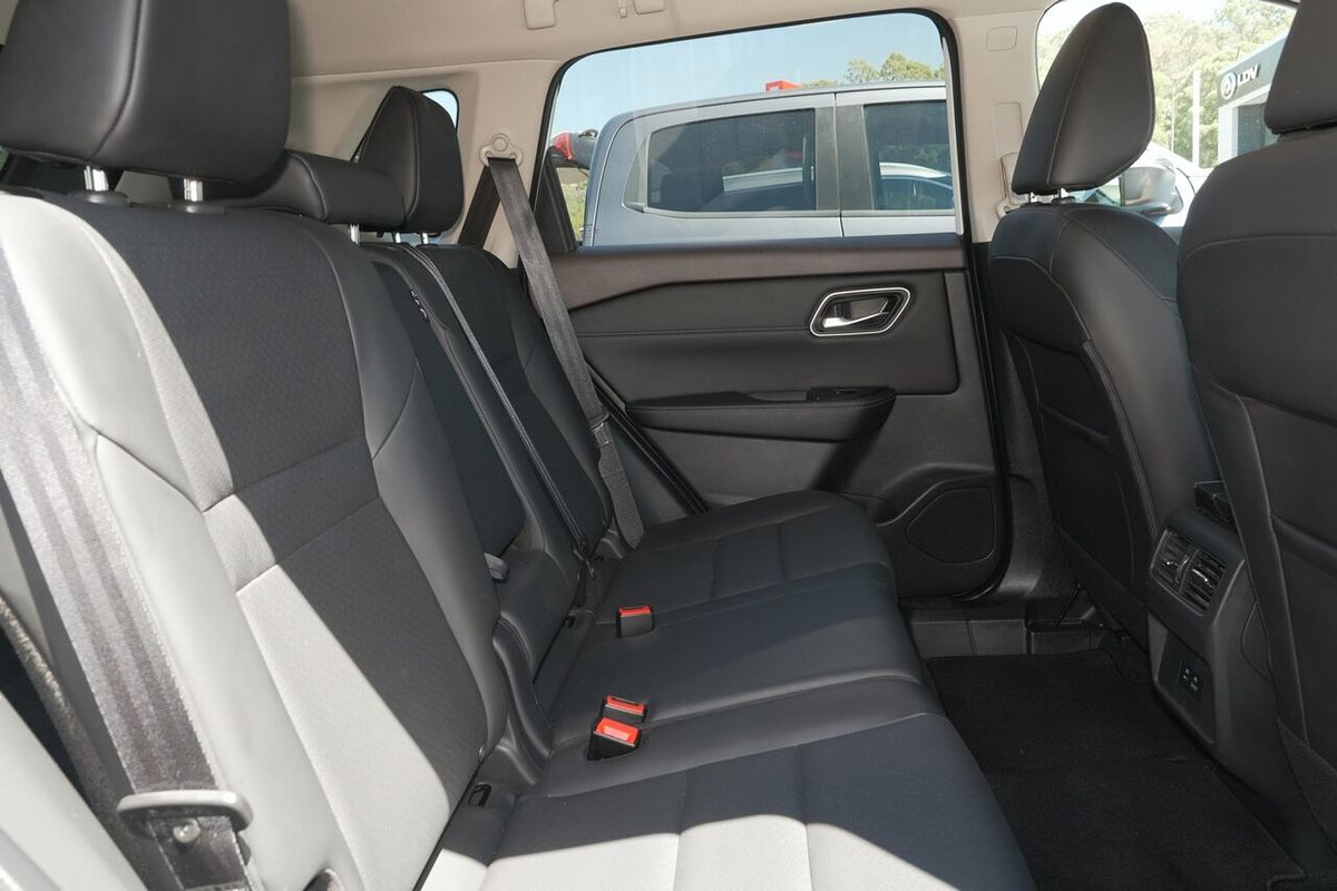 2025 Nissan X-TRAIL ST-L T33