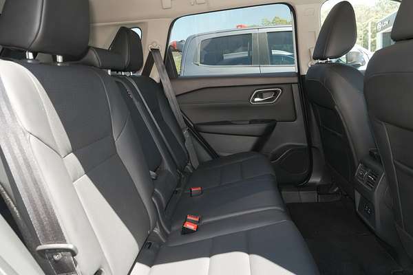 2025 Nissan X-TRAIL ST-L T33