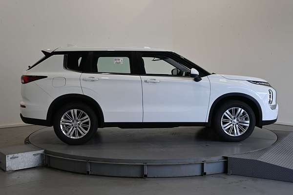 2025 Mitsubishi Outlander ES ZM