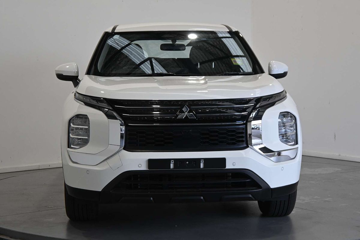 2025 Mitsubishi Outlander ES ZM