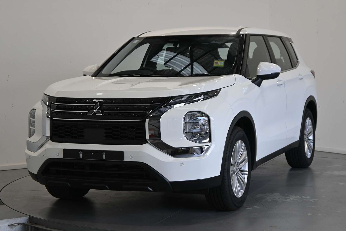 2025 Mitsubishi Outlander ES ZM