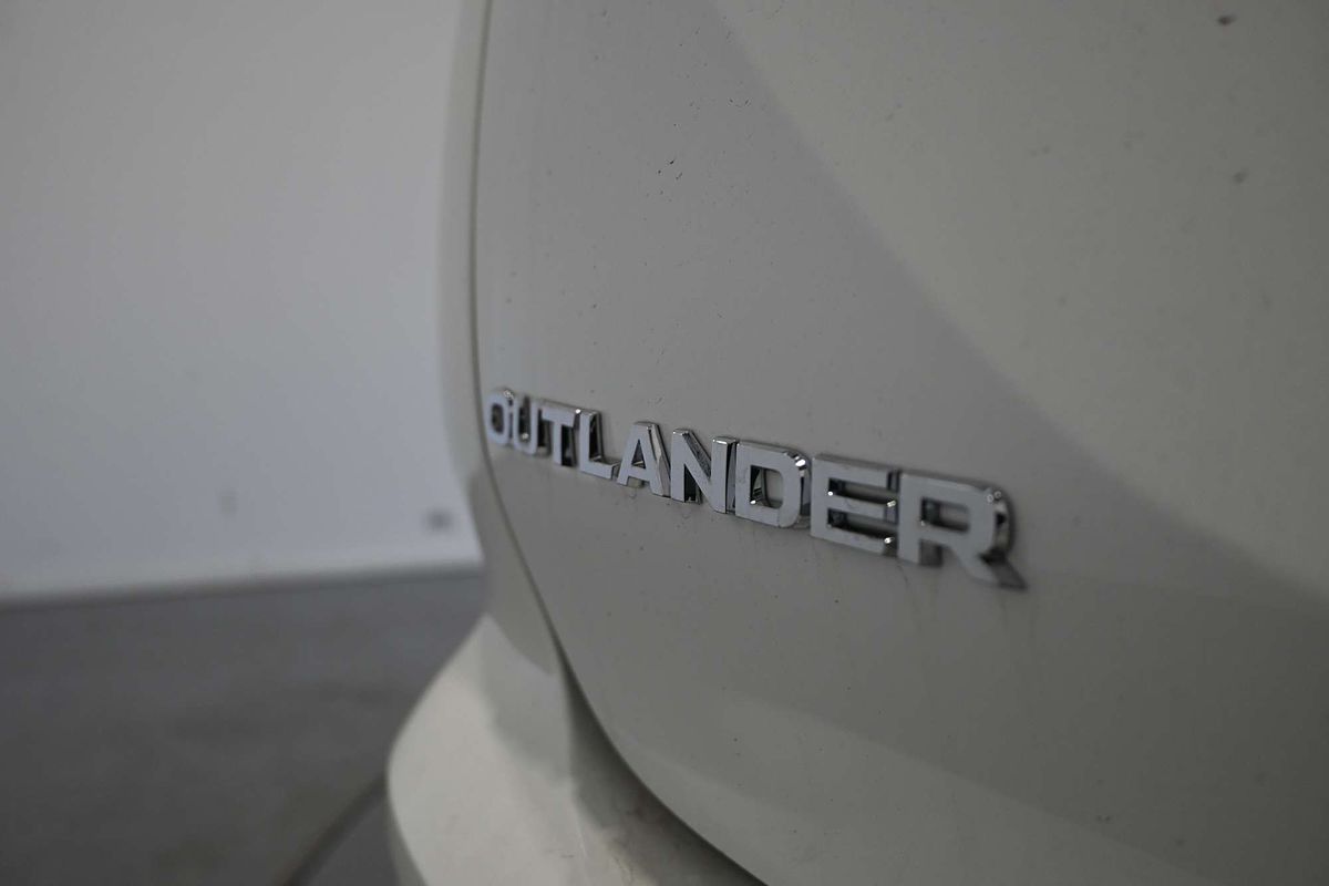 2025 Mitsubishi Outlander ES ZM