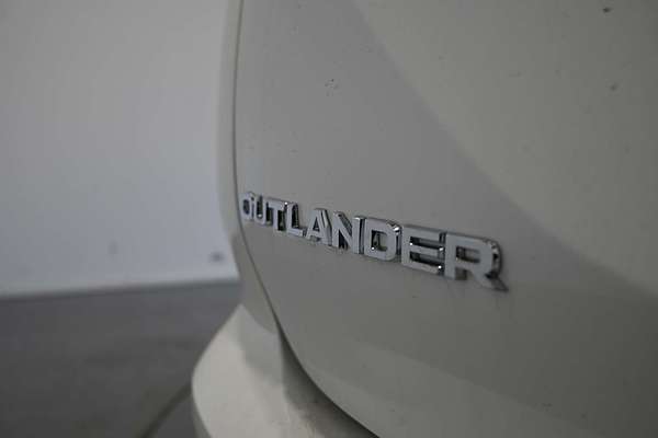 2025 Mitsubishi Outlander ES ZM