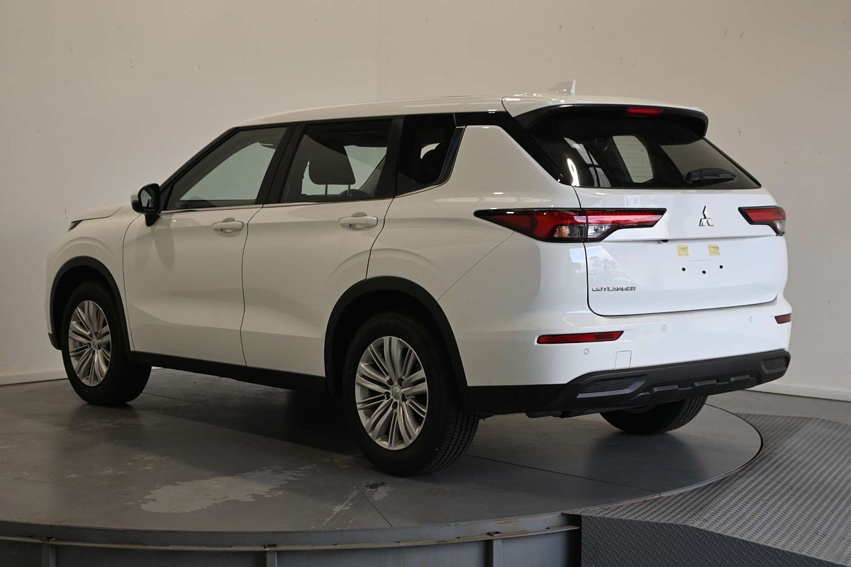 2025 Mitsubishi Outlander ES ZM