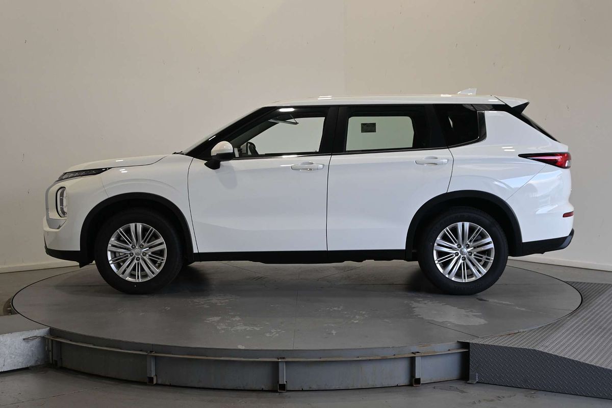 2025 Mitsubishi Outlander ES ZM